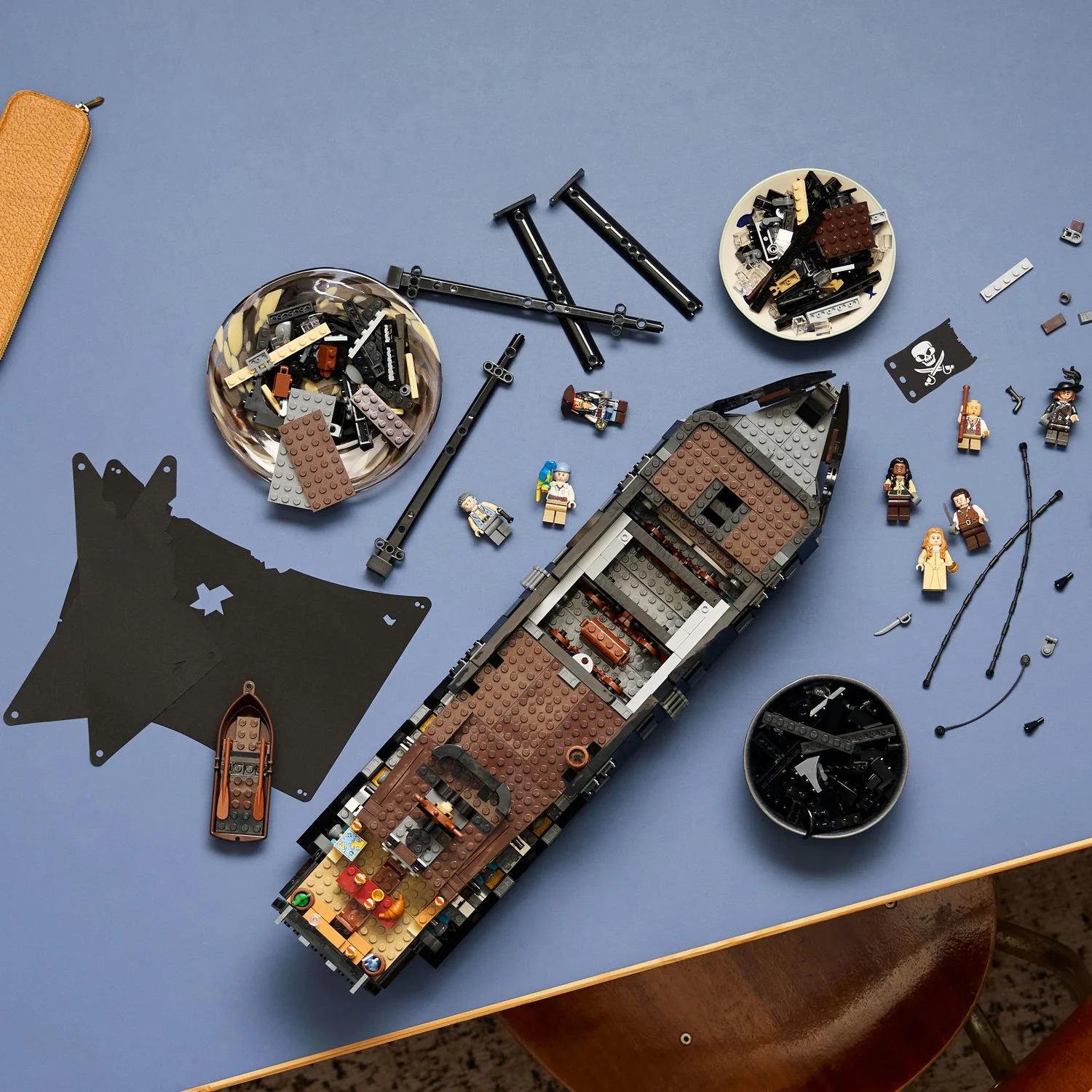 LEGO® ICONS™ Captain Jack Sparrow’s Pirate Ship