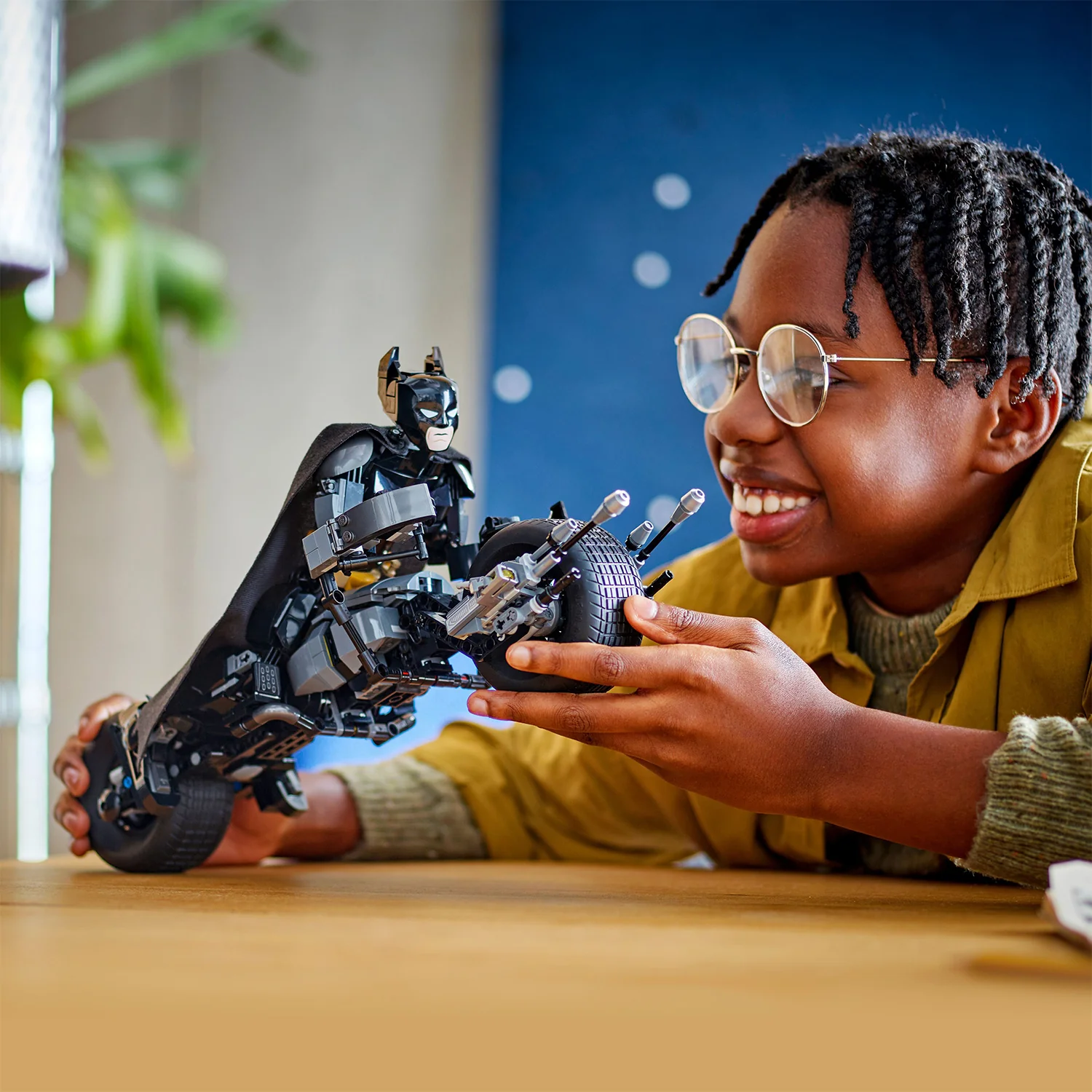 LEGO® DC Batman™: Batman Construction Figure & the Bat-Pod Bike