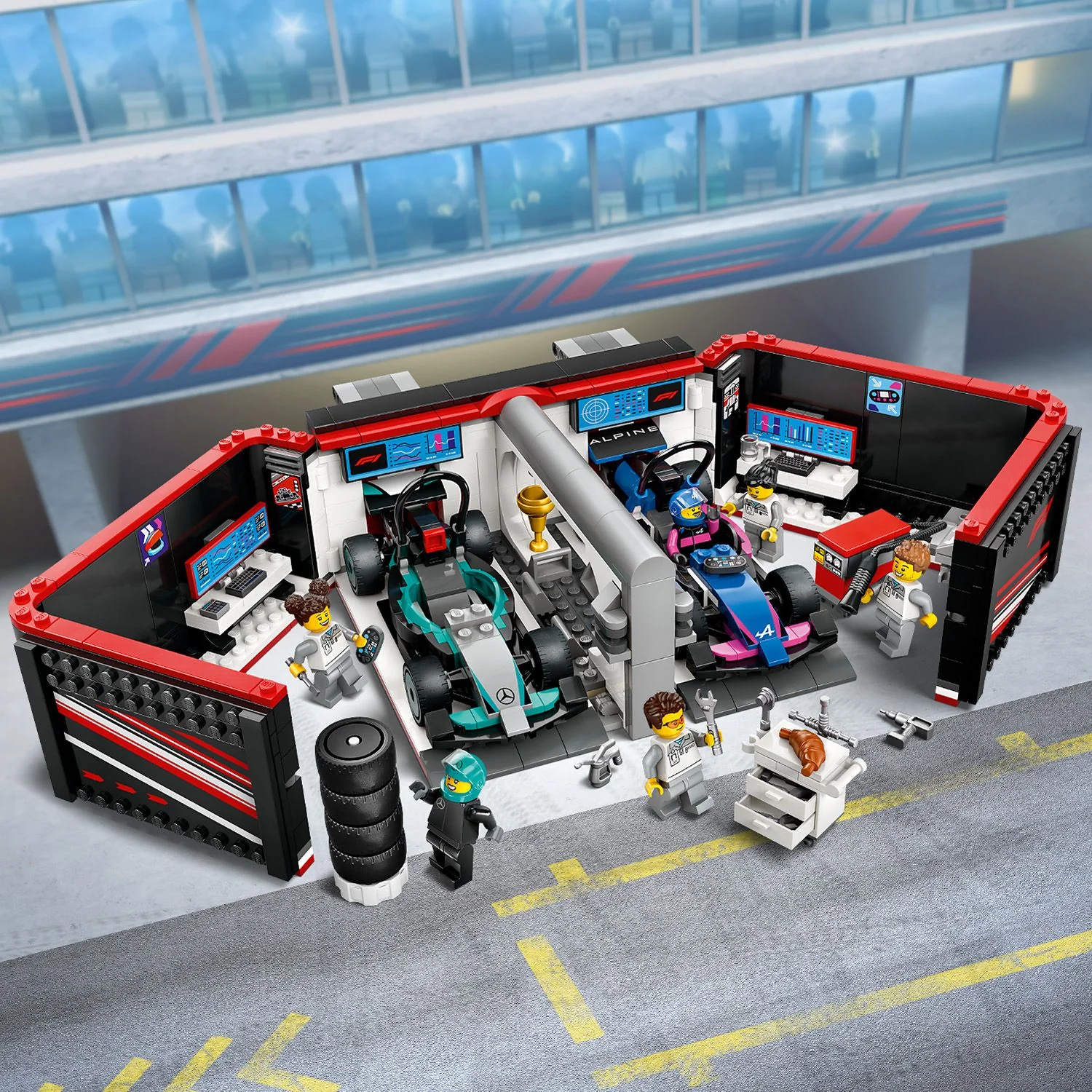 LEGO® City F1® Garage & Mercedes-AMG & Alpine Cars