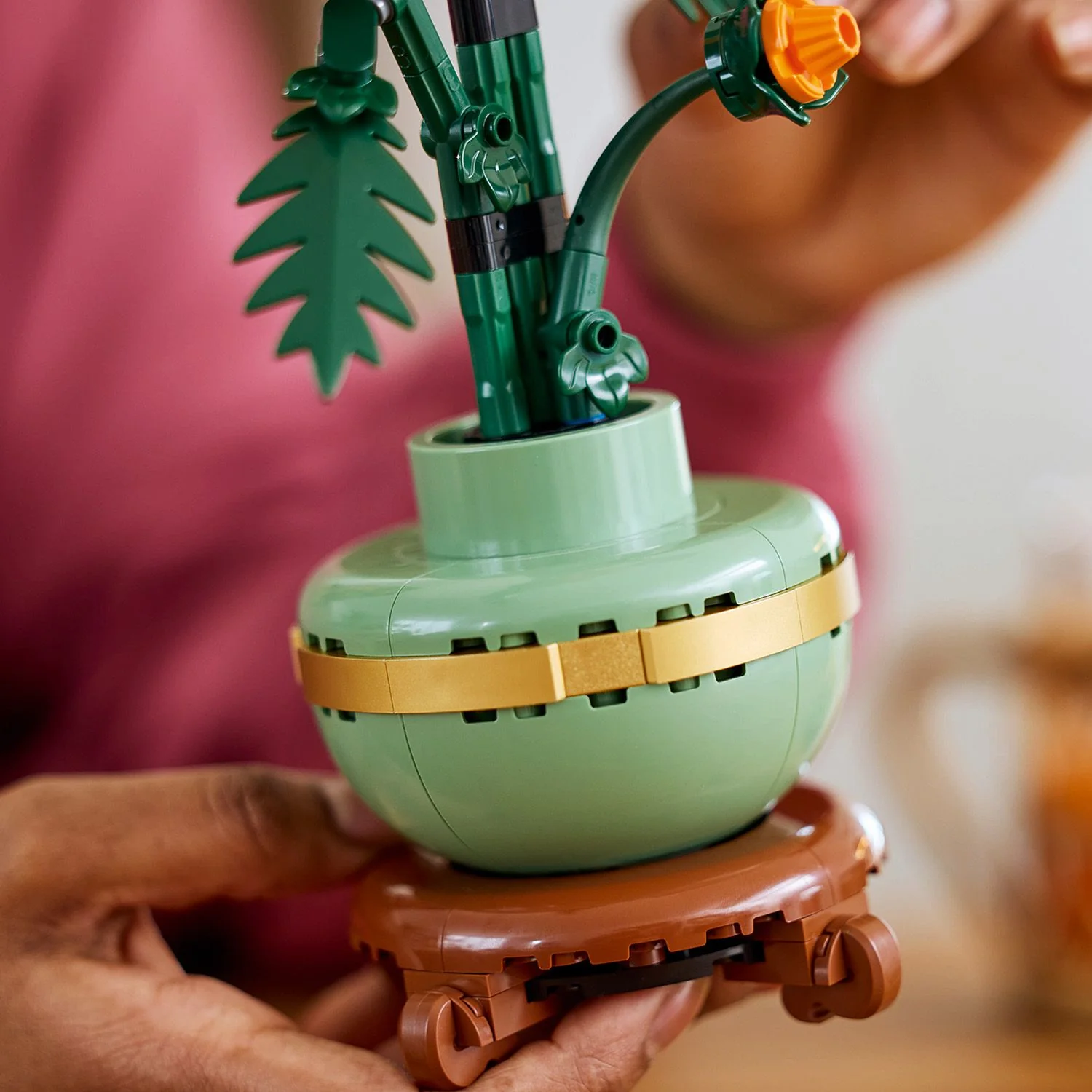 LEGO® ICONS™ Chrysanthemum