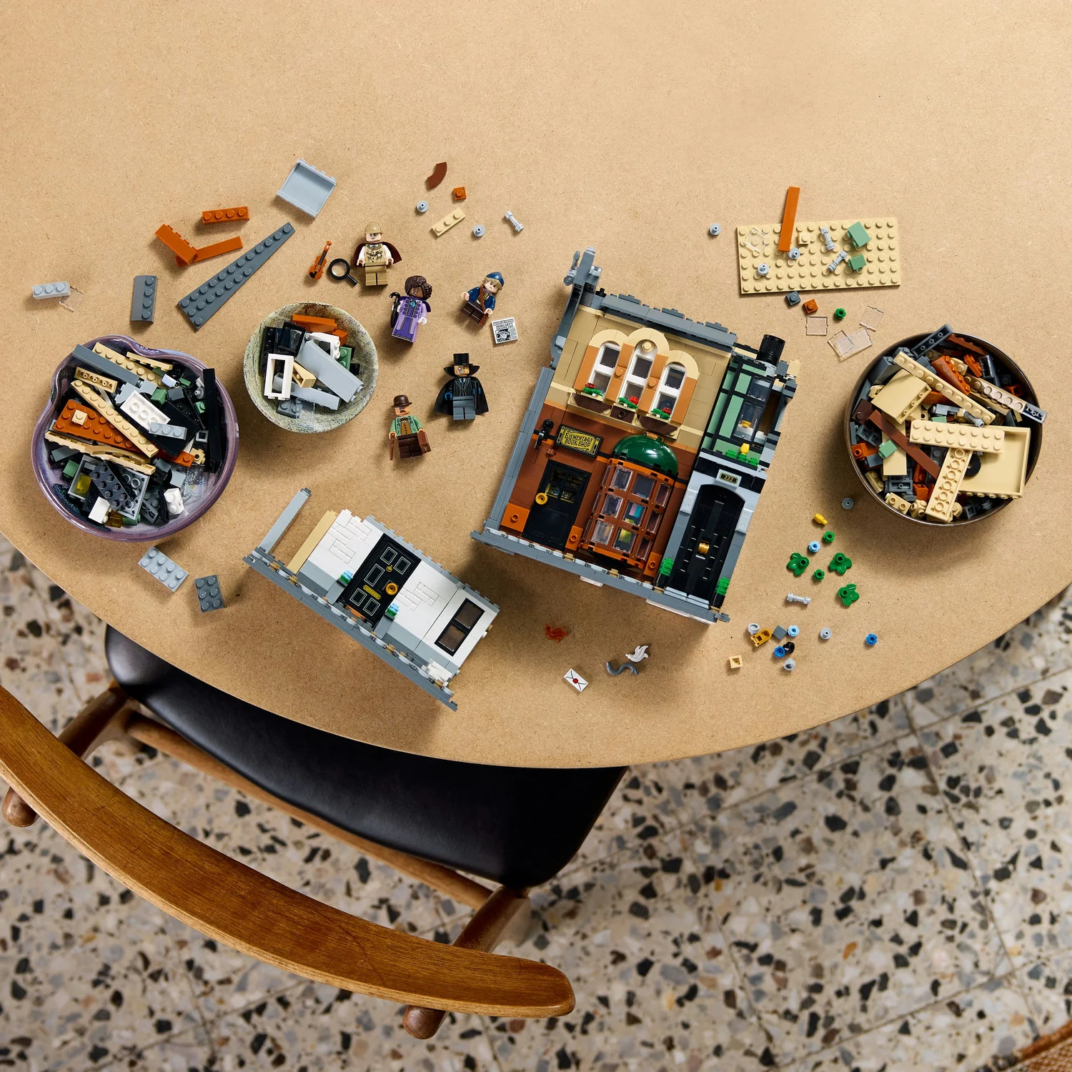 LEGO® ICONS Sherlock Holmes: Book Nook