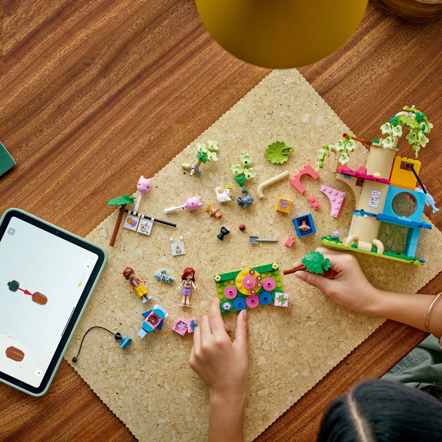 LEGO® Friends™ Cat Birthday Party & Tree House