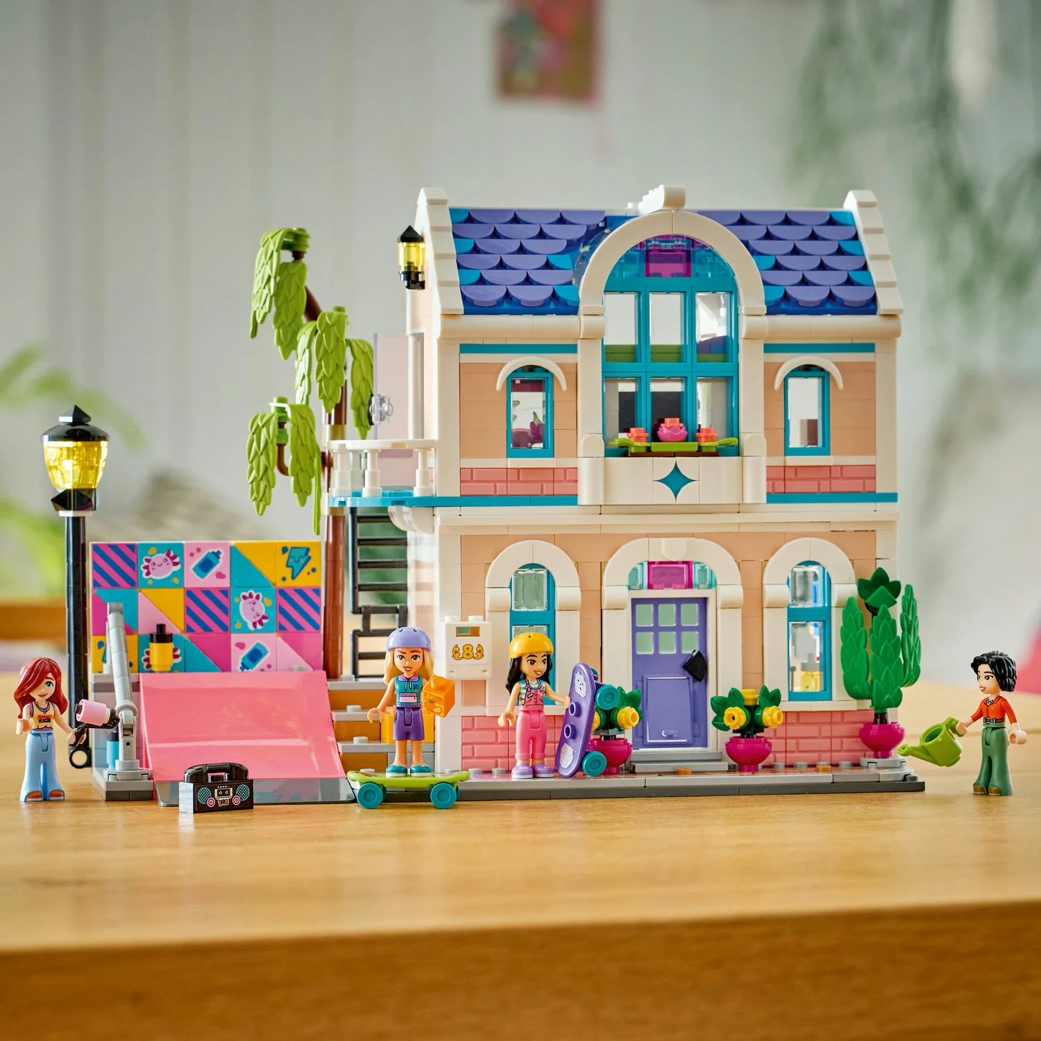 LEGO® Friends Liann’s Family House