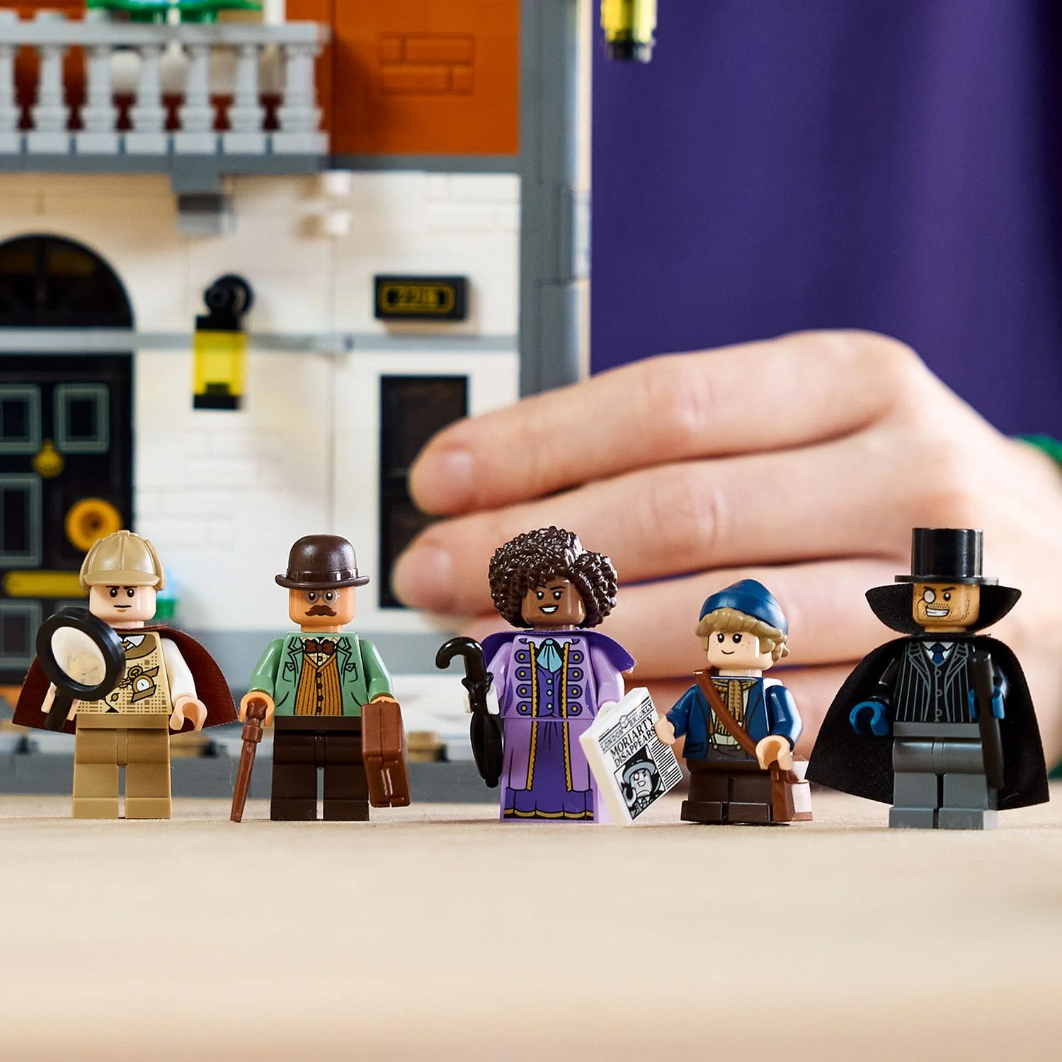 LEGO® ICONS Sherlock Holmes: Book Nook