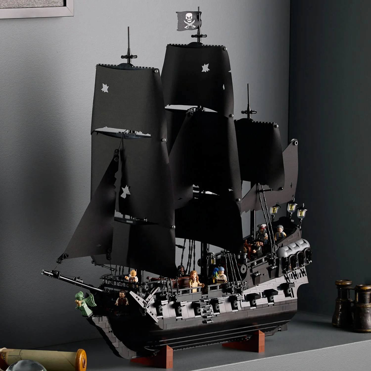LEGO® ICONS™ Captain Jack Sparrow’s Pirate Ship