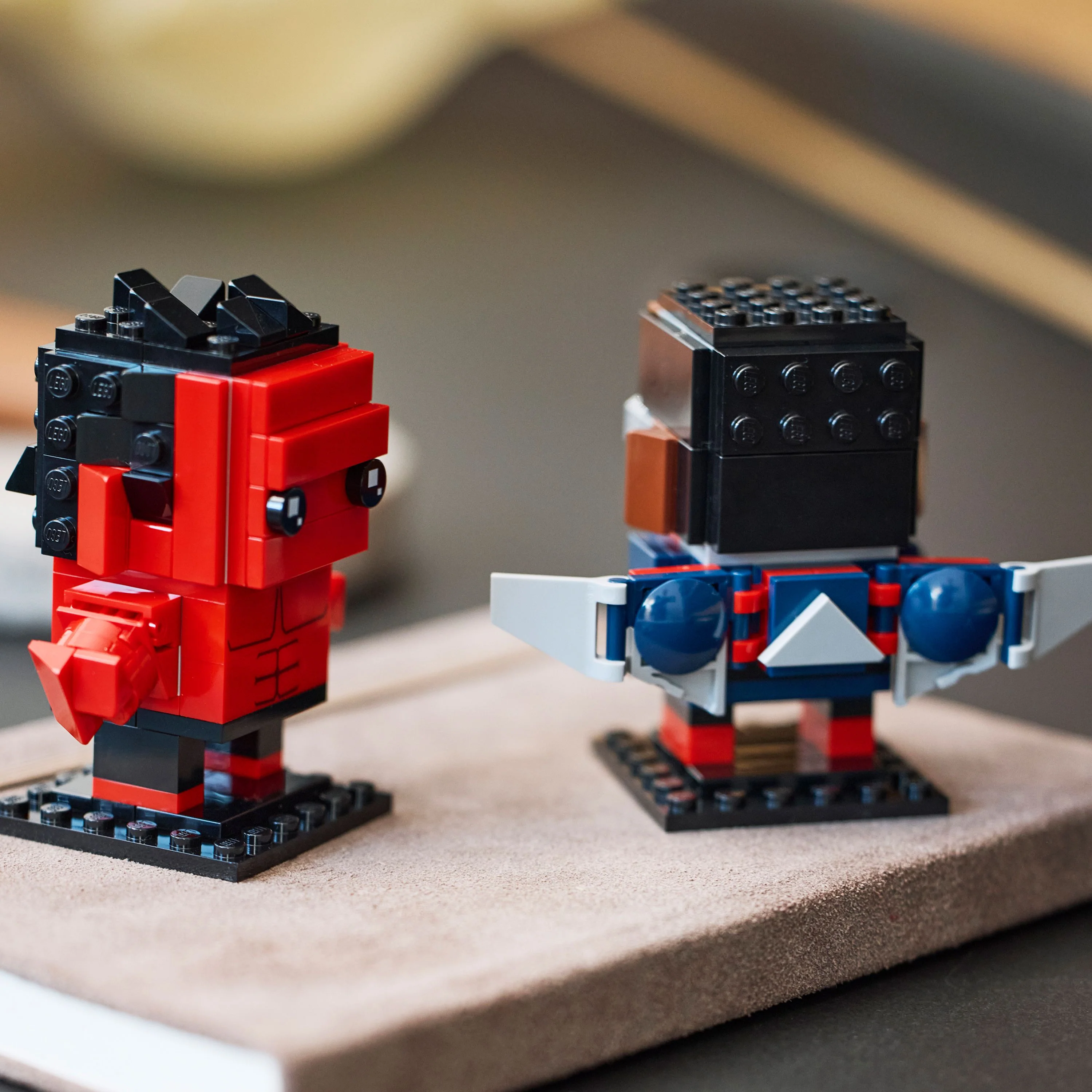 LEGO® BrickHeadz™ Captain America & Red Hulk Figures