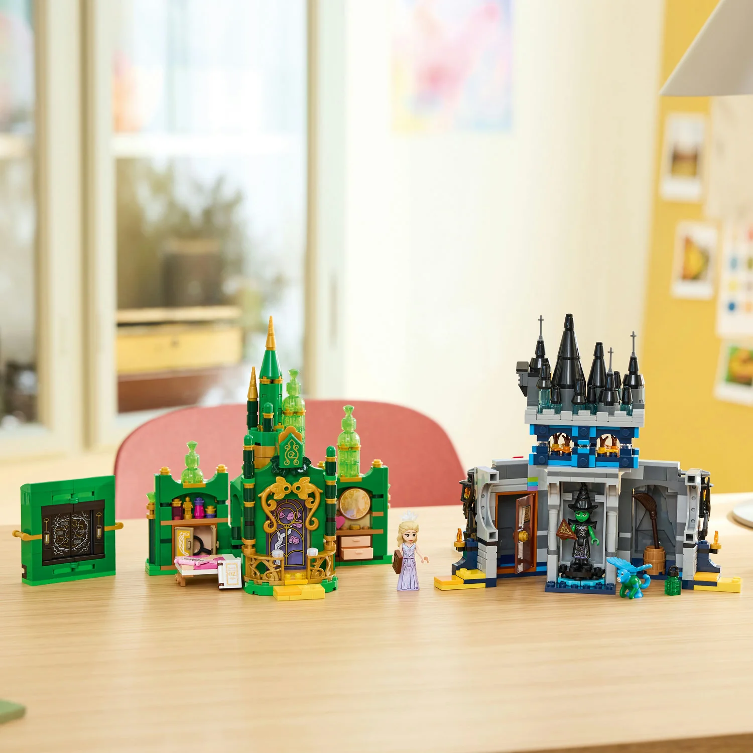 LEGO® Wicked Emerald City & Kiamo Ko Castle